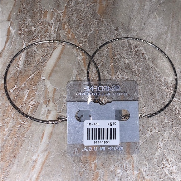 Bundle of 7 Earrings and a Bracelet - Picture 9 of 16